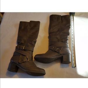 Woman's Tall Boots - Brown size 7